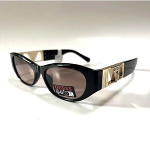 Guess Black Sunglasses for Women on Sale up to 90% Off: Poshmark display picture 3
